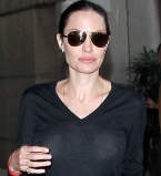 Фотофакт: Анджелина Джоли отправилась с детьми в новое путешествие