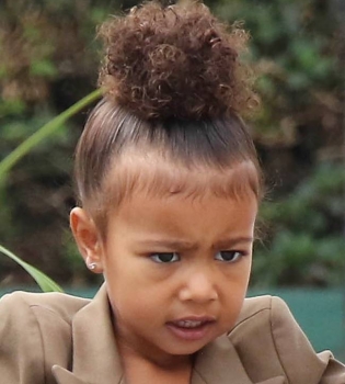 Дочь Ким Кардашьян и Канье Уэста запретила папарацци делать ее снимки