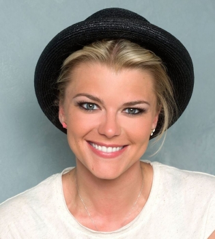 Ирина Блохина поделилась умилительным фото своей маленькой дочери Жаклин