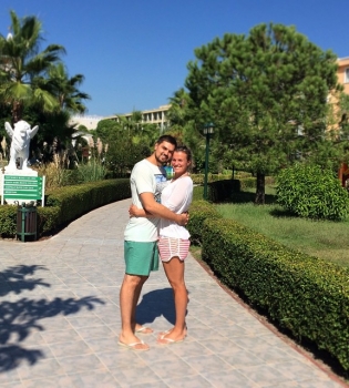 Жена экс-Холостяка Константина Евтушенко поделилась семейными снимками с отдыха в Америке