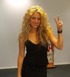 Мультяшное семейство: Шакира и Жерар Пике с сыновьями позируют в костюмах мышат