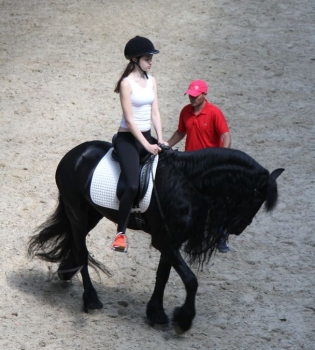 Арина Любителева подставила Леру Мирошниченко во время дефиле?