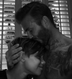 Дэвид Бекхэм поделился трогательным фото с сыновьями и дочерью