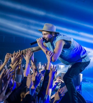 Макс Барских помог фанату сделать предложение руки и сердца возлюбленной