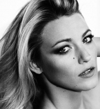 Блейк Лайвли показала подтянутое тело в сексуальном бикини