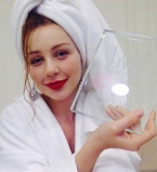 Тина Кароль получила престижную награду прямо в банном халате