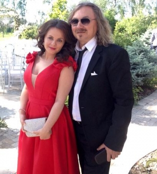 Жена Игоря Николаева впервые показала свою новорожденную дочь