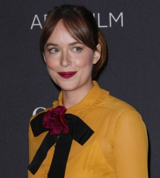 Модный провал: наряд Дакоты Джонсон назвали нелепым