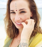 Анфиса Чехова поделилась новыми снимками с семейного отдыха