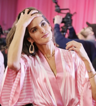 За кулисами: Джиджи Хадид, Алессандра Амбросио,Кендалл Дженнер и другие ангелы Victoria&#039;s Secret готовятся к шоу