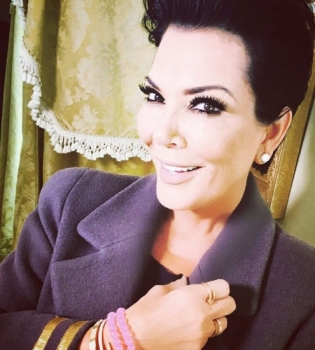 Мама Ким Кардашьян публично призналась в любви своему 35-летнему бойфренду