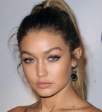 Джиджи Хадид показала идеальную фигуру в рекламе купальников