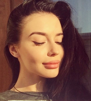 Экс-участница шоу &laquo;Холостяк&raquo; Екатерина Полехина беременна?