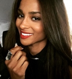 Певица Сиара поделилась яркими снимками с семейного отдыха в Мексике