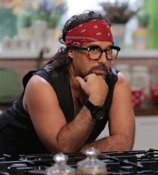 Неожиданно: Дима Коляденко будет продавать женское белье