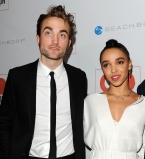 Это любовь: Роберт Паттинсон и Талия Бернетт не скрывают чувств на красной дорожке