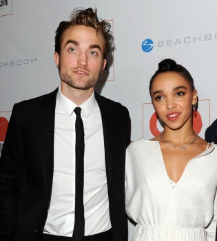 Это любовь: Роберт Паттинсон и Талия Бернетт не скрывают чувств на красной дорожке