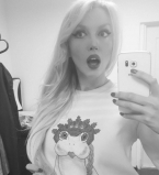 Оля Полякова &laquo;нашлепала&raquo; в туре на автомобиль класса люкс