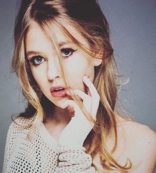 14-летняя дочь Веры Брежневой снялась в новой фотосессии