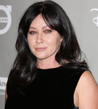 Онкобольная Шэннен Доэрти впервые появилась на публике после известия о болезни