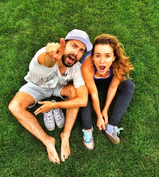 Ведущие &quot;Орла и решки&quot; Андрей Бедняков и Настя Короткая впервые стали родителями