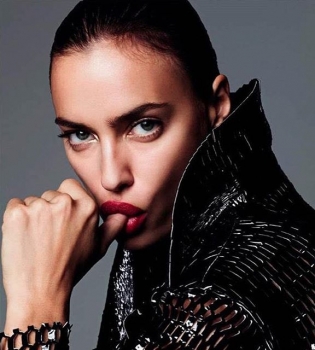 Лучшая из лучших: Ирина Шейк соблазняет на страницах модного глянца