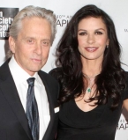 Праздник любви: Кэтрин Зета-Джонс и Майкл Дуглас празднуют 15-летнюю годовщину