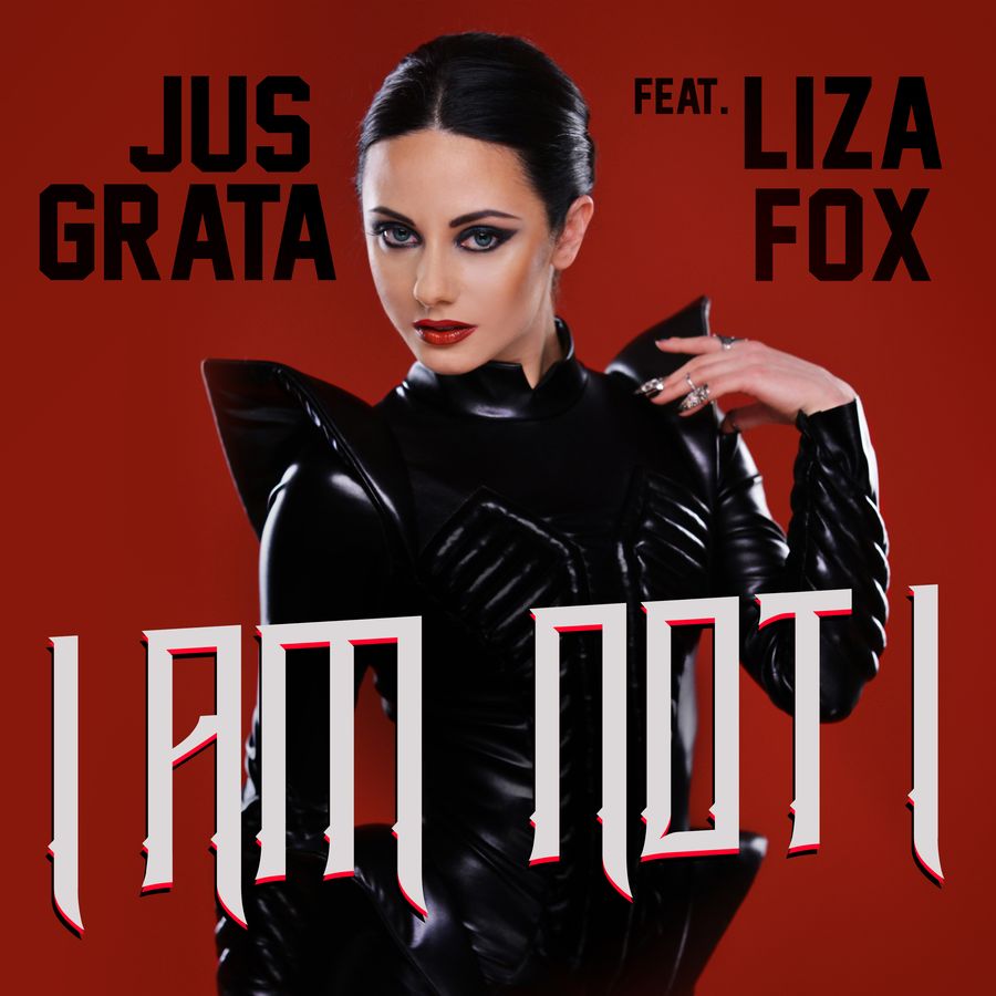 Liza Fox представила свой новый мистический клип I Am Not I