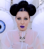 Певица Елка примерила неожиданный образ в новом клипе &quot;Грею счастье&quot;