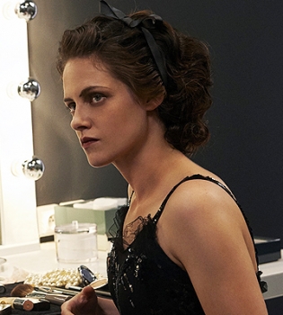 Кристен Стюарт в образе Коко Шанель снялась в фильме Карла Лагерфельда