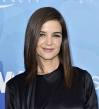 Одинока и счастлива: Кэти Холмс блистает в роскошном наряде Zac Posen