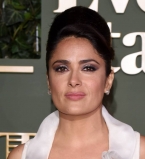 Сальма Хайек обескуражила публику оголенной грудью