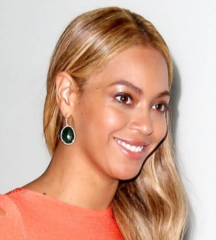 Поп-дива Бейонсе поделилась с поклонниками личными фото с супругом