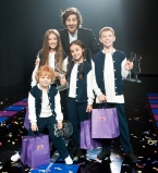 Владимир Дантес и его команда на шоу Маленькі гіганти