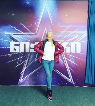 Сама сексуальность: казахстанская танцовщица взорвала интернет танцем в муке