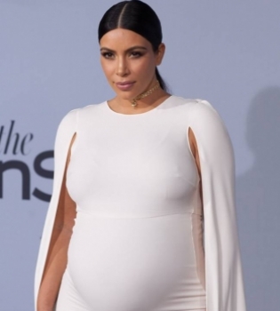 Ким Кардашьян призналась, что будет делать кесарево сечение