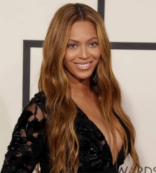 Редкий кадр: Бейонсе позирует с сестрой Соланж Ноулз