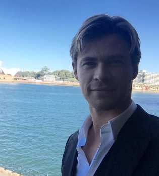 Не узнать: красавчик Крис Хемсворт похудел на 15 килограммов