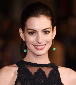 Энн Хэтэуэй беременна первенцем