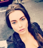 Молодая мама Виктория Крутая впервые вышла в свет после родов