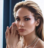 Строго и роскошно: Дженнифер Лопес блистает в рекламе собственной коллекции