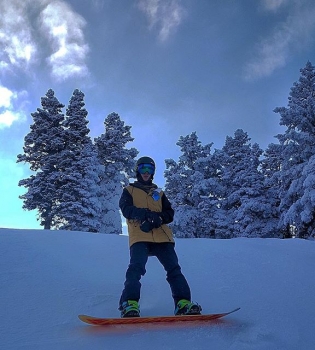 Зима пришла: Джастин Бибер отдыхает на горнолыжном курорте