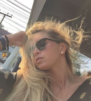 Вера Брежнева беременна третьим ребенком?