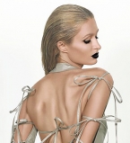 Голая правда: Пэрис Хилтон полностью разделась в новой фотосессии для глянца