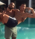 Неожиданно: Криштиану Роналду приписывают роман с голландским боксером