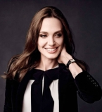 Улыбчивая и счастливая Анджелина Джоли блистает на страницах французского глянца