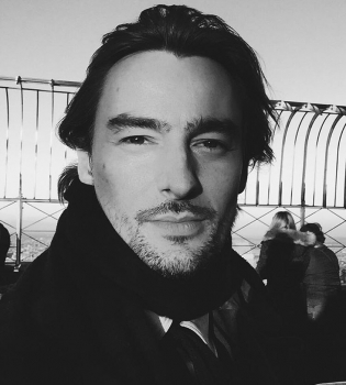 Назад в прошлое: Алан Бадоев поделился старым снимком с молодости