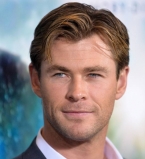 Стильные и счастливые: Крис Хемсворт блистает на красной дорожке с любимой супругой