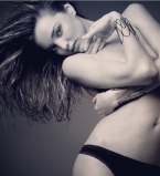 Совершенно голая Миранда Керр блистает на обложке Harper&#039;s Bazaar