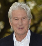 Всегда на высоте: 66-летний Ричард Гир блистает на фотоколле в Риме